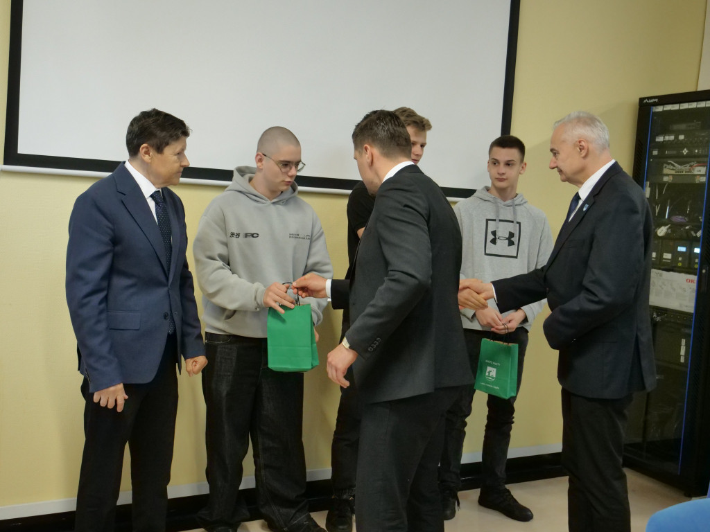 Uczniowie jednej szkoły zdominowali konkurs