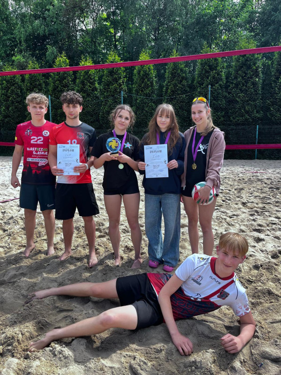 Sezon siatkówki plażowej rozpoczęty! Sempa z awansem