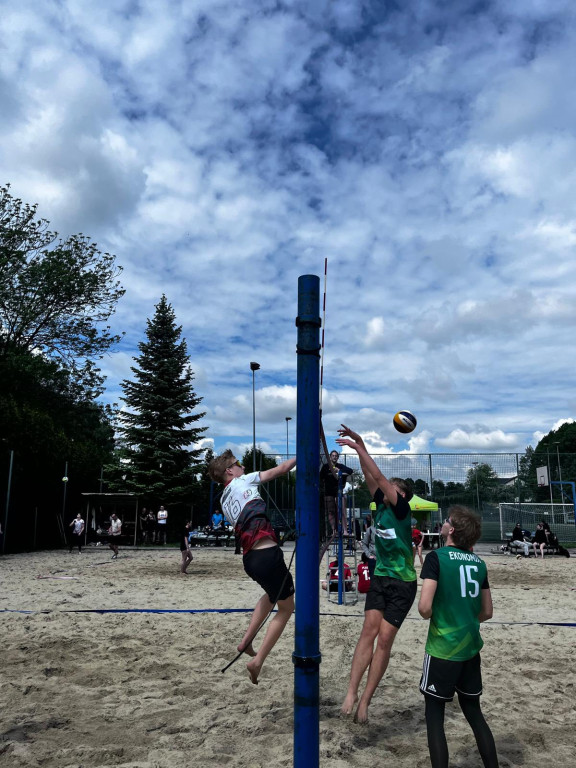 Sezon siatkówki plażowej rozpoczęty! Sempa z awansem