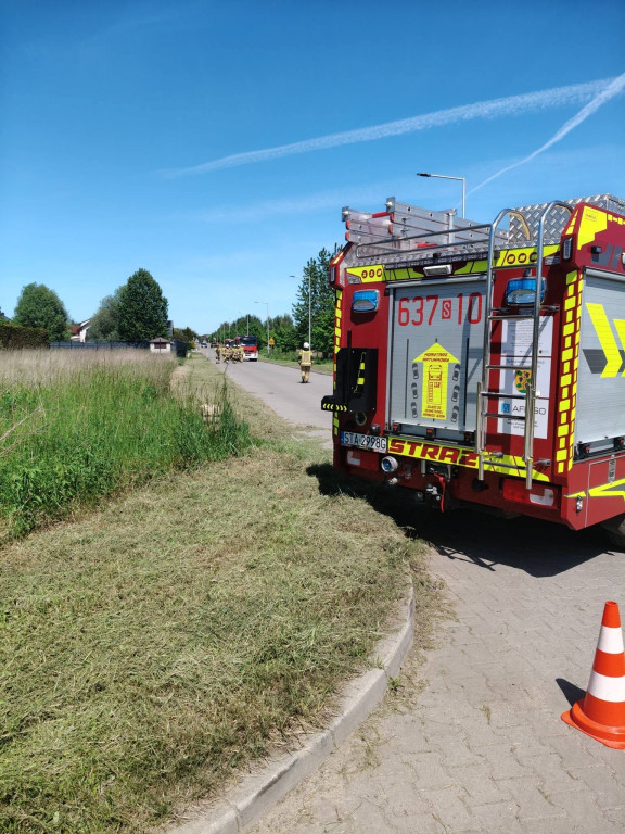 Uszkodzona rura gazowa wystawała z ziemi