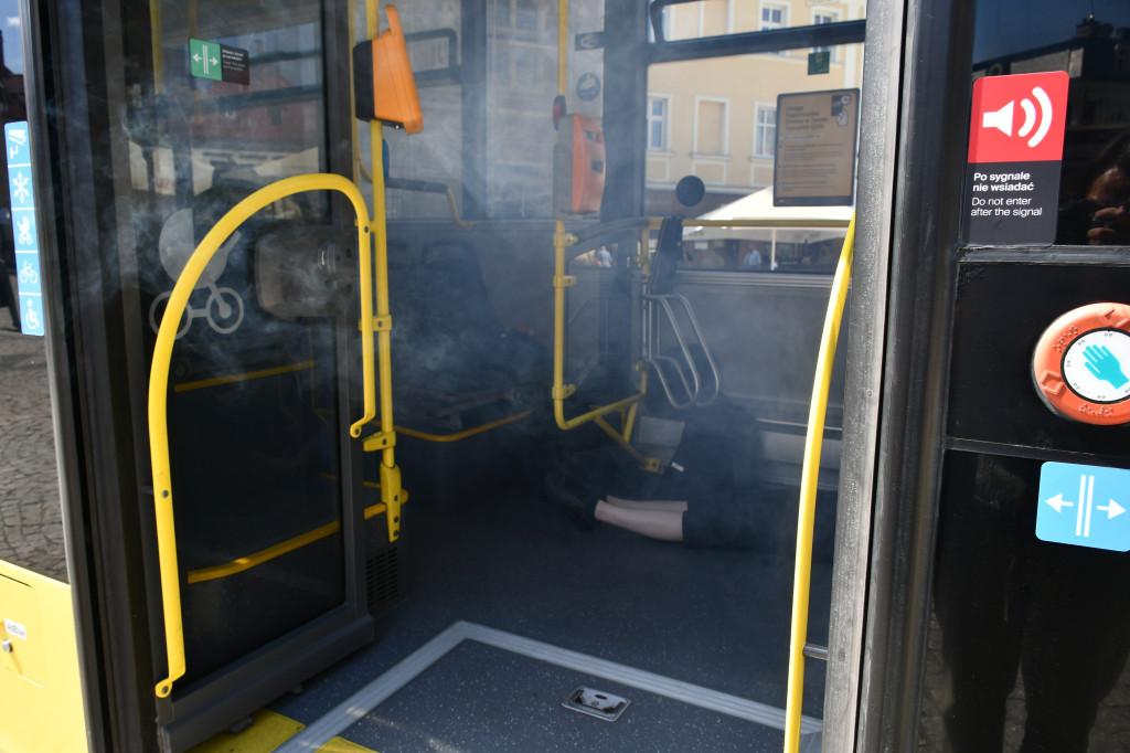 Krzyki rannych, dym w autobusie. Zawody w mieście