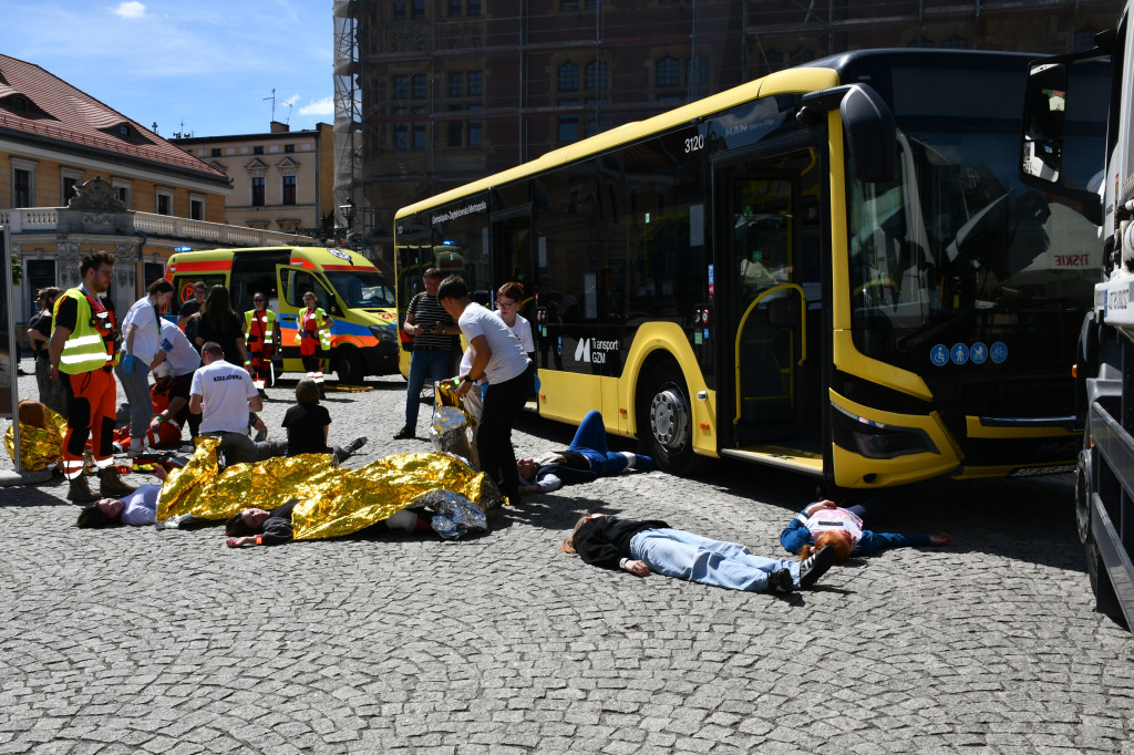 Krzyki rannych, dym w autobusie. Zawody w mieście