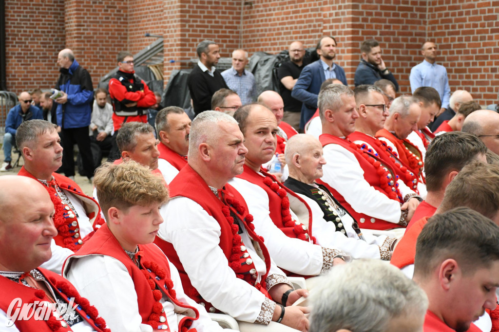Tysiące pielgrzymów w Piekarach Śląskich