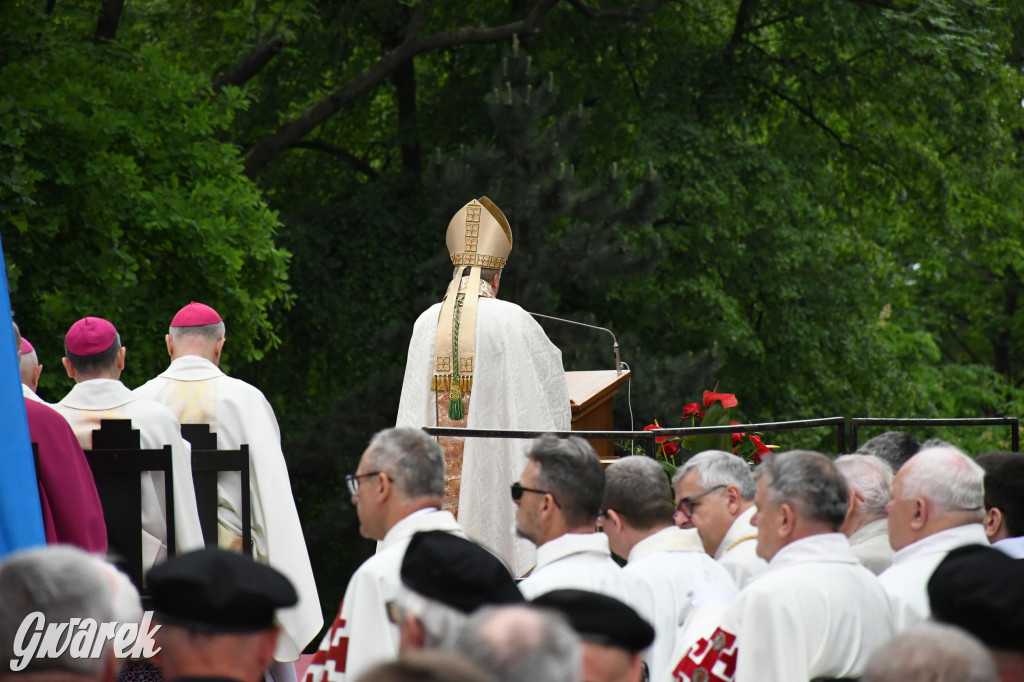 Tysiące pielgrzymów w Piekarach Śląskich