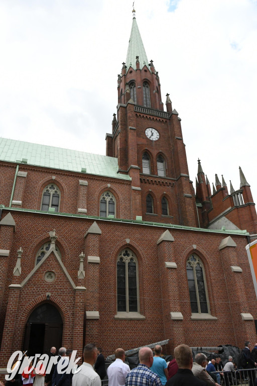 Tysiące pielgrzymów w Piekarach Śląskich