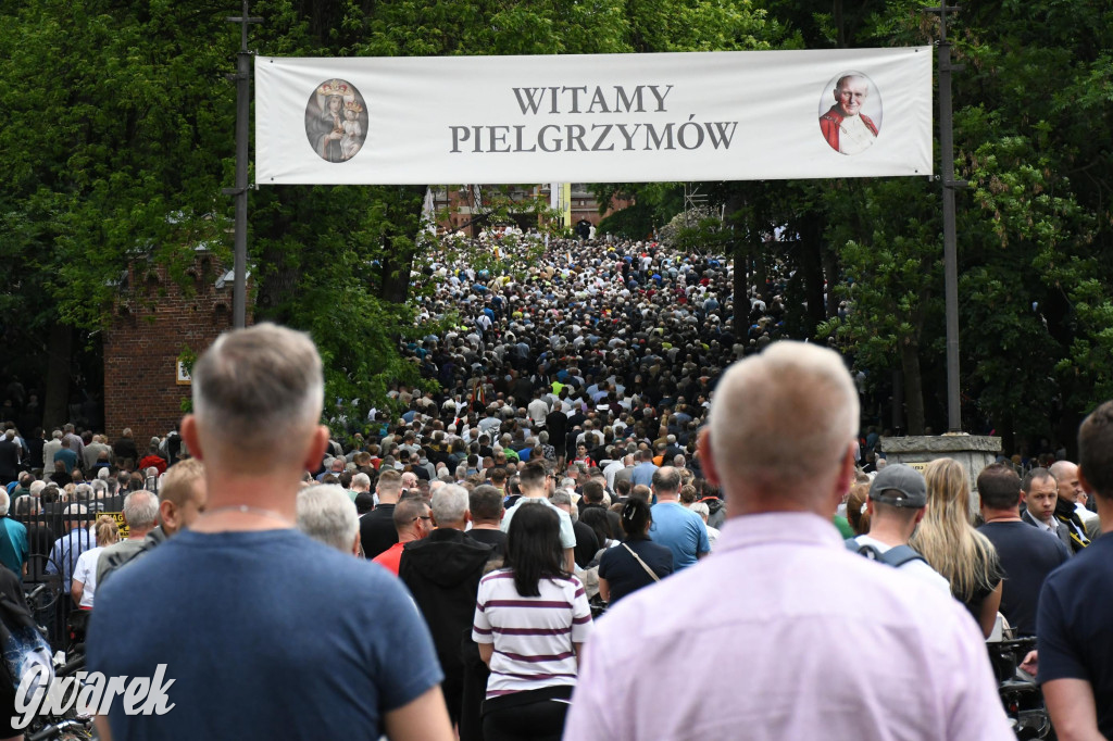 Tysiące pielgrzymów w Piekarach Śląskich