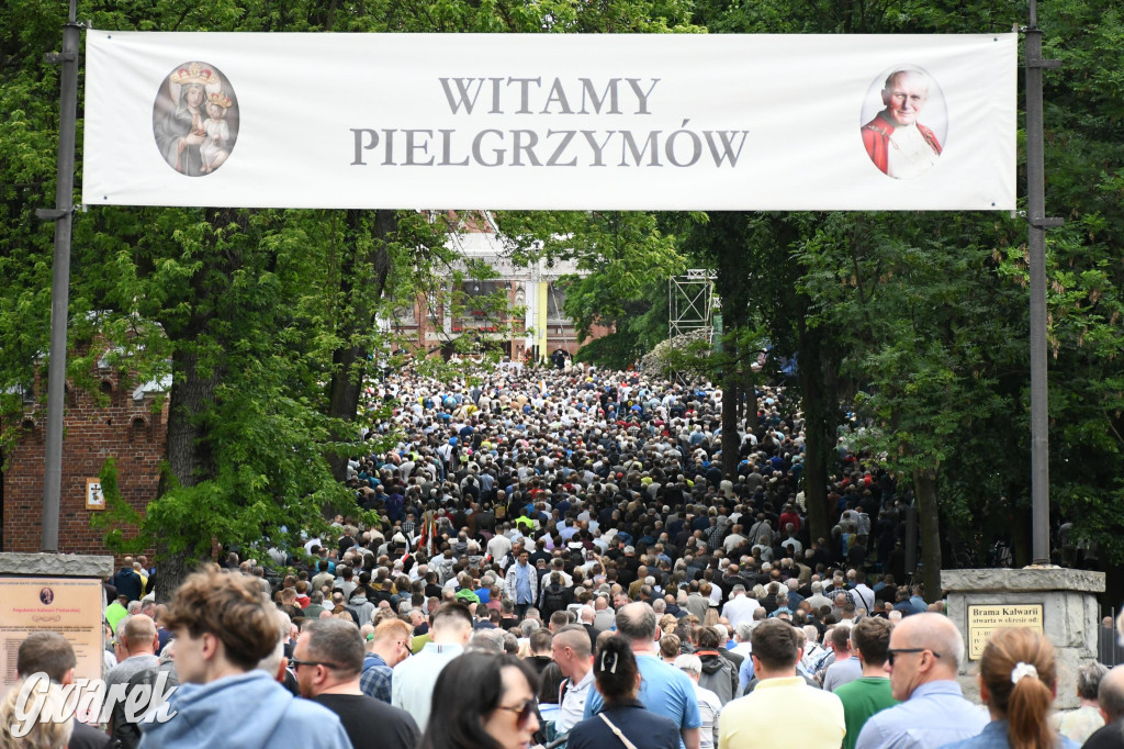 Tysiące pielgrzymów w Piekarach Śląskich