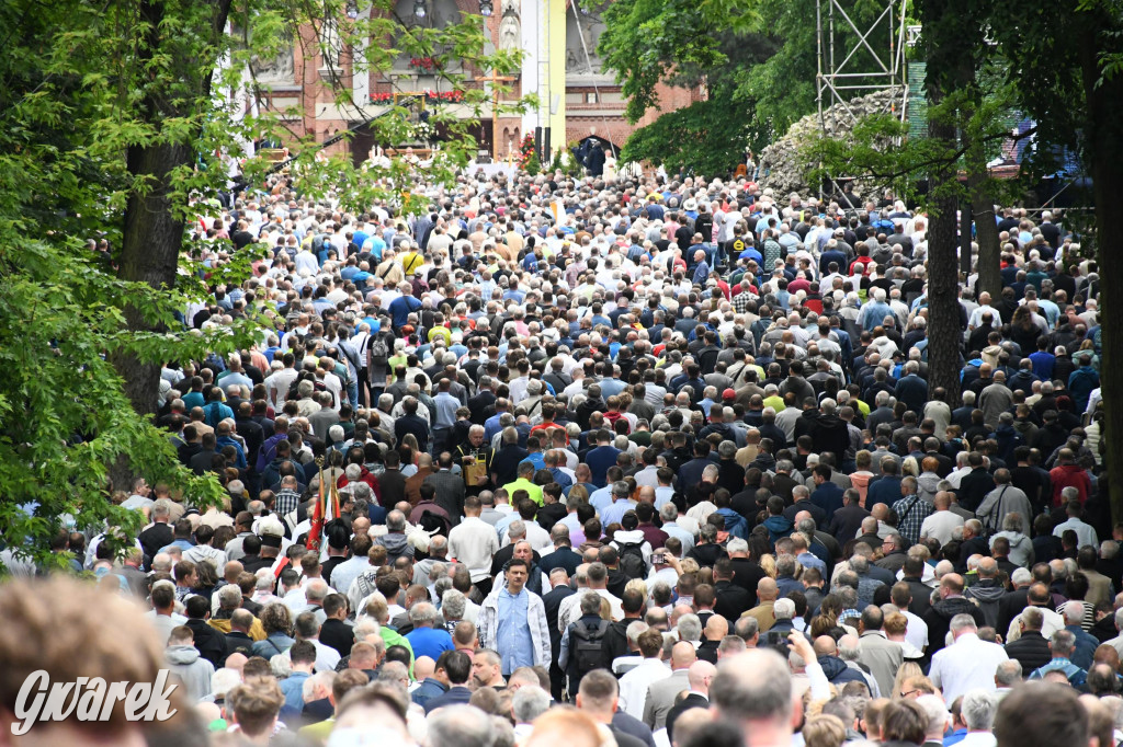 Tysiące pielgrzymów w Piekarach Śląskich