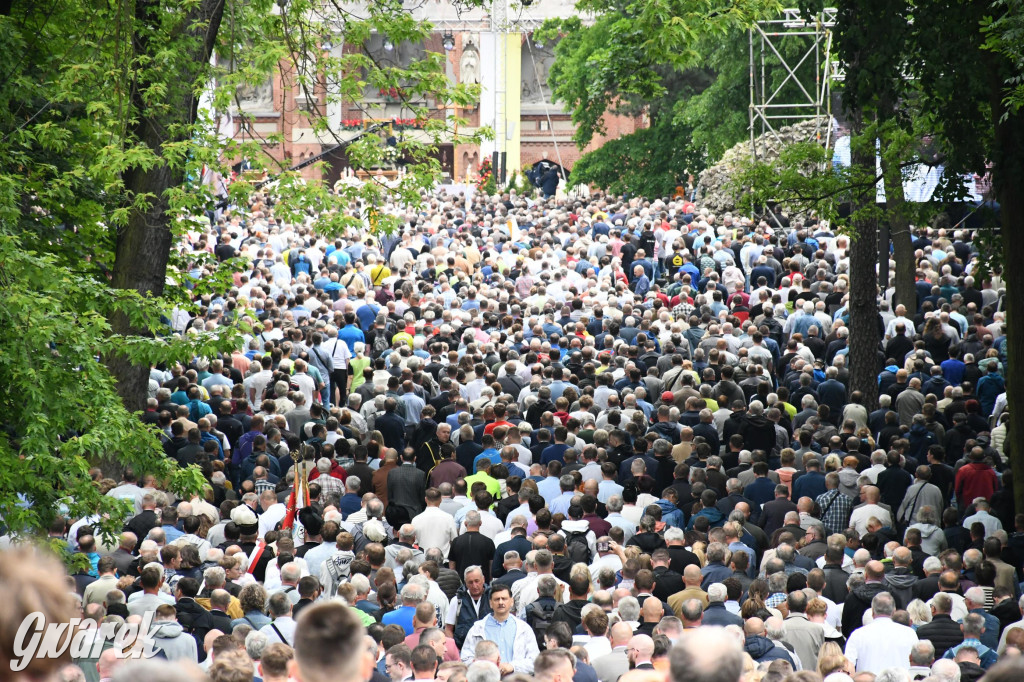 Tysiące pielgrzymów w Piekarach Śląskich