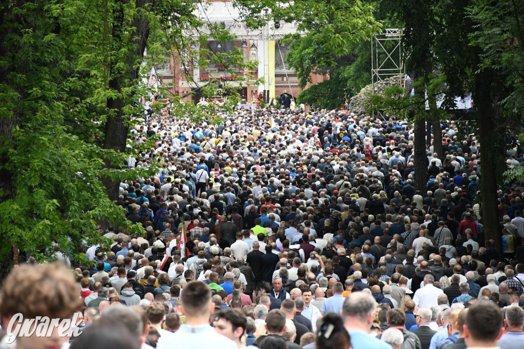 Tysiące pielgrzymów w Piekarach Śląskich