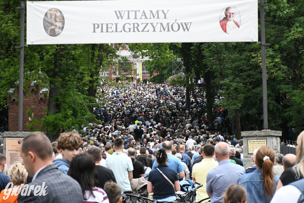 Tysiące pielgrzymów w Piekarach Śląskich