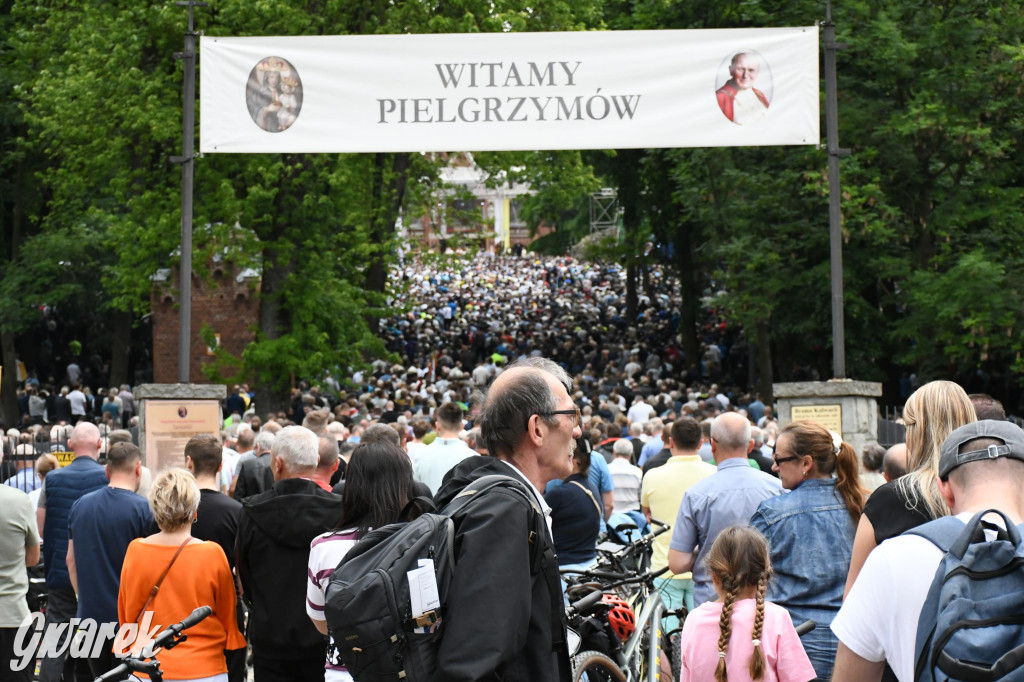 Tysiące pielgrzymów w Piekarach Śląskich