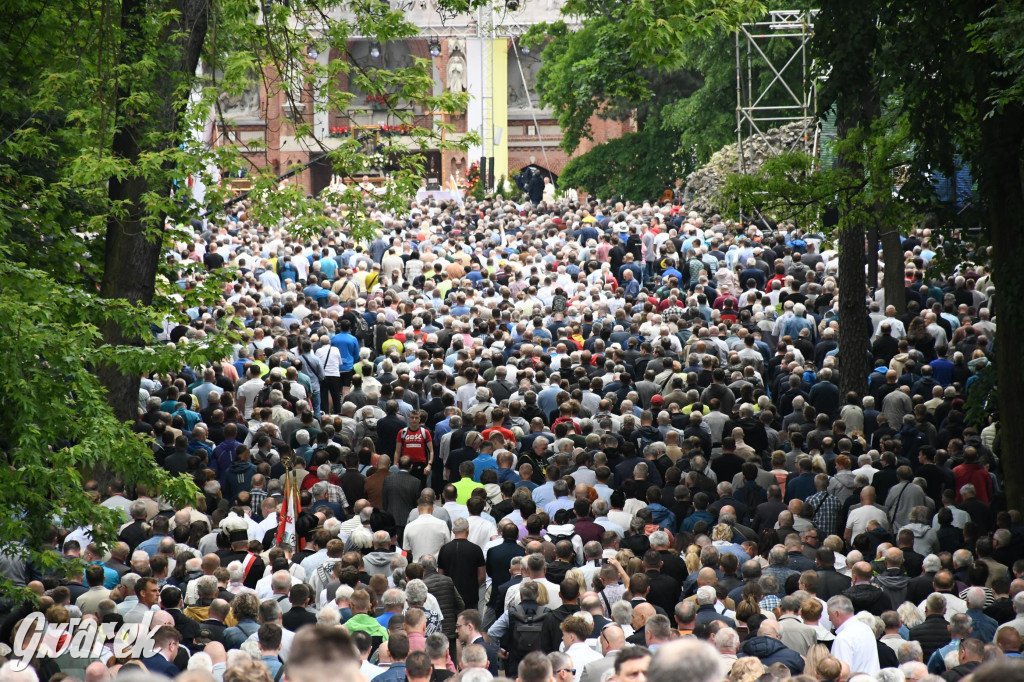 Tysiące pielgrzymów w Piekarach Śląskich