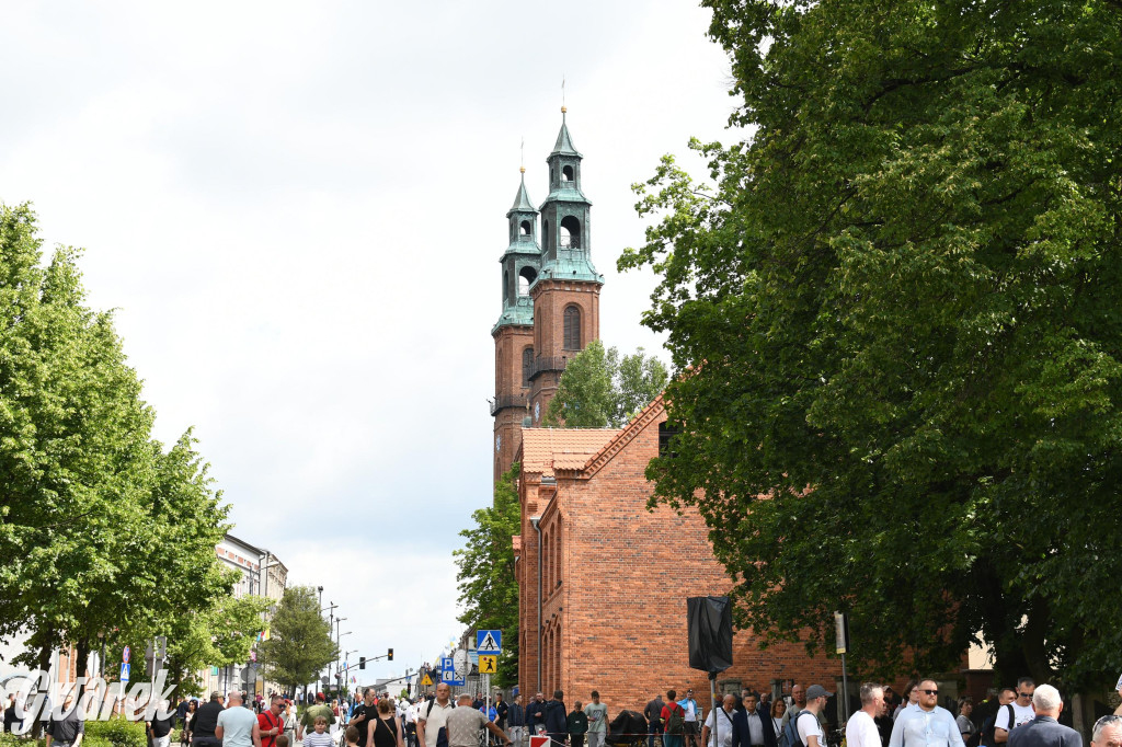 Tysiące pielgrzymów w Piekarach Śląskich