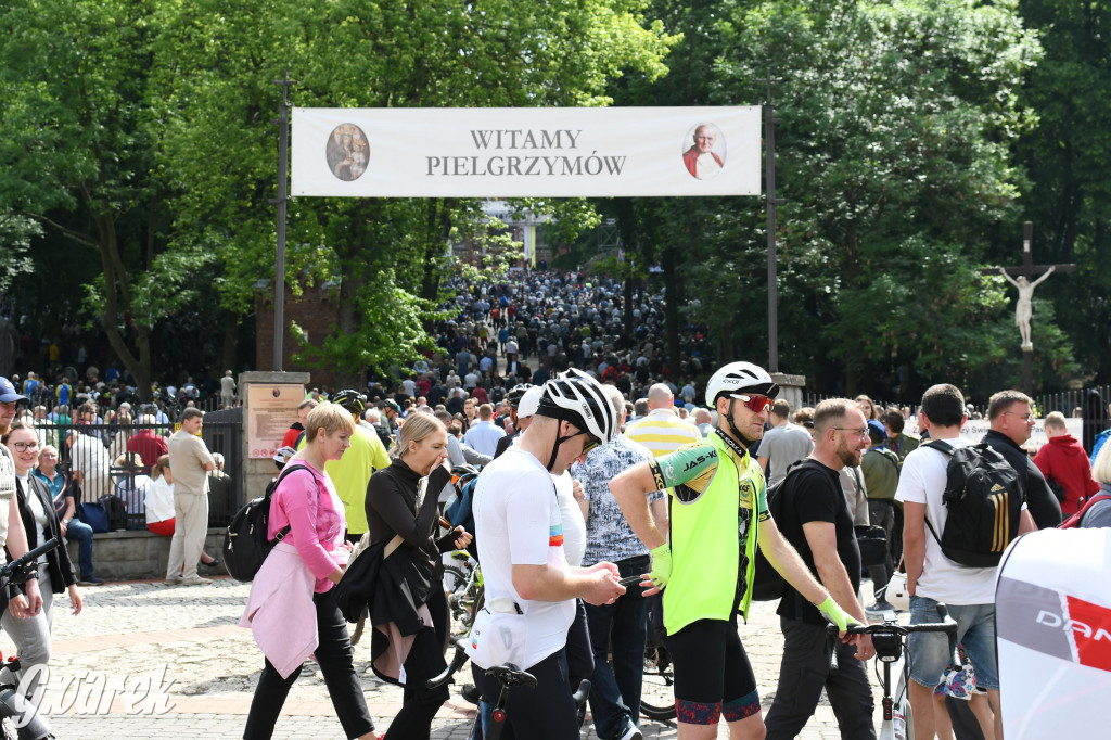 Tysiące pielgrzymów w Piekarach Śląskich