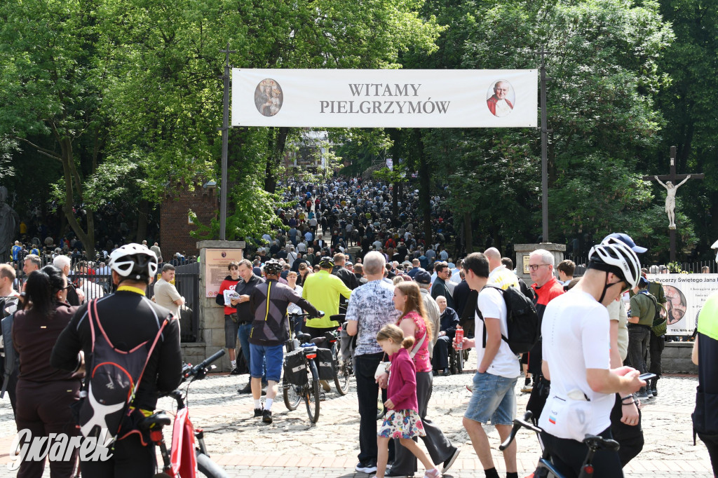 Tysiące pielgrzymów w Piekarach Śląskich