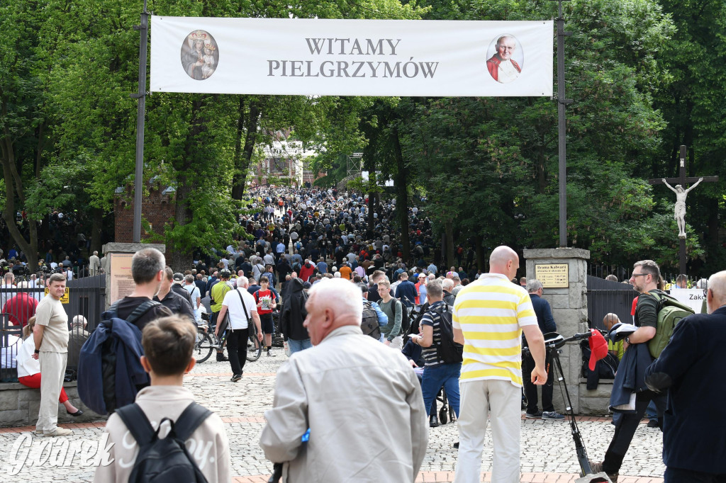 Tysiące pielgrzymów w Piekarach Śląskich