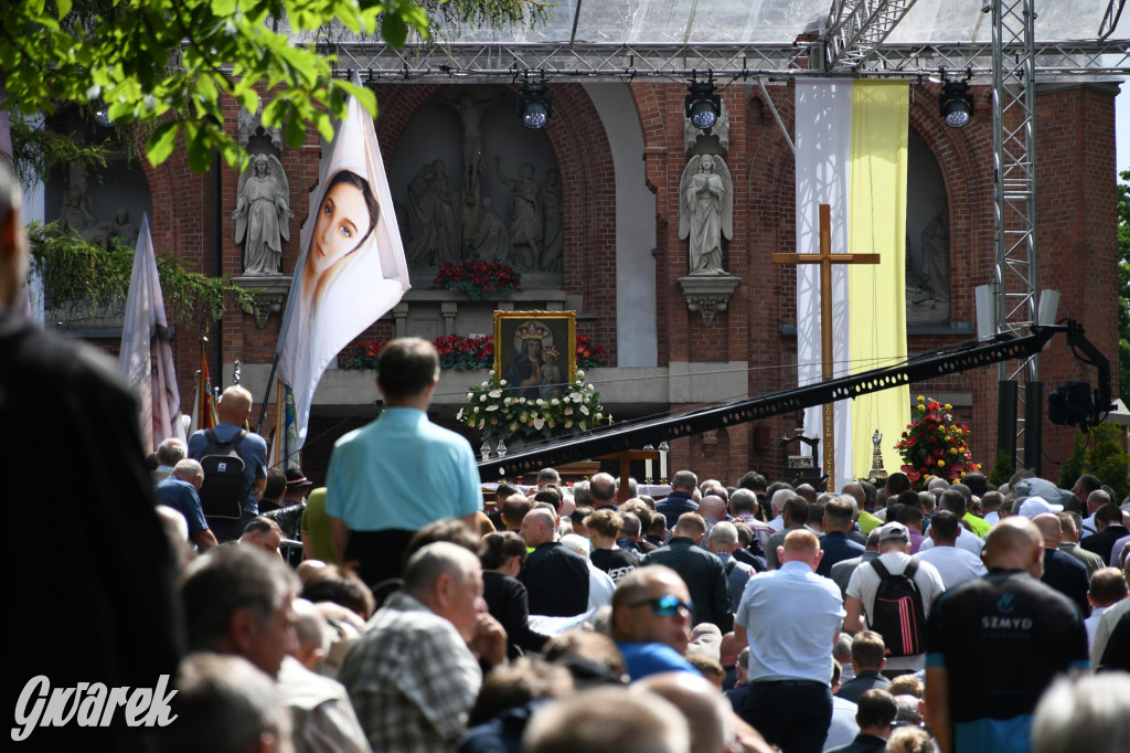 Tysiące pielgrzymów w Piekarach Śląskich