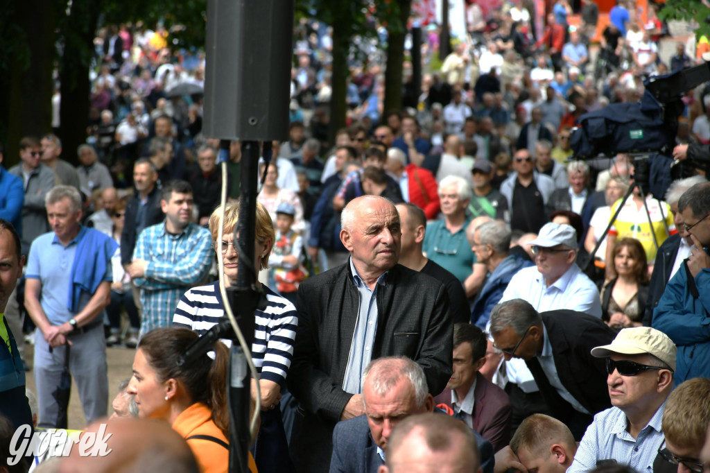 Tysiące pielgrzymów w Piekarach Śląskich