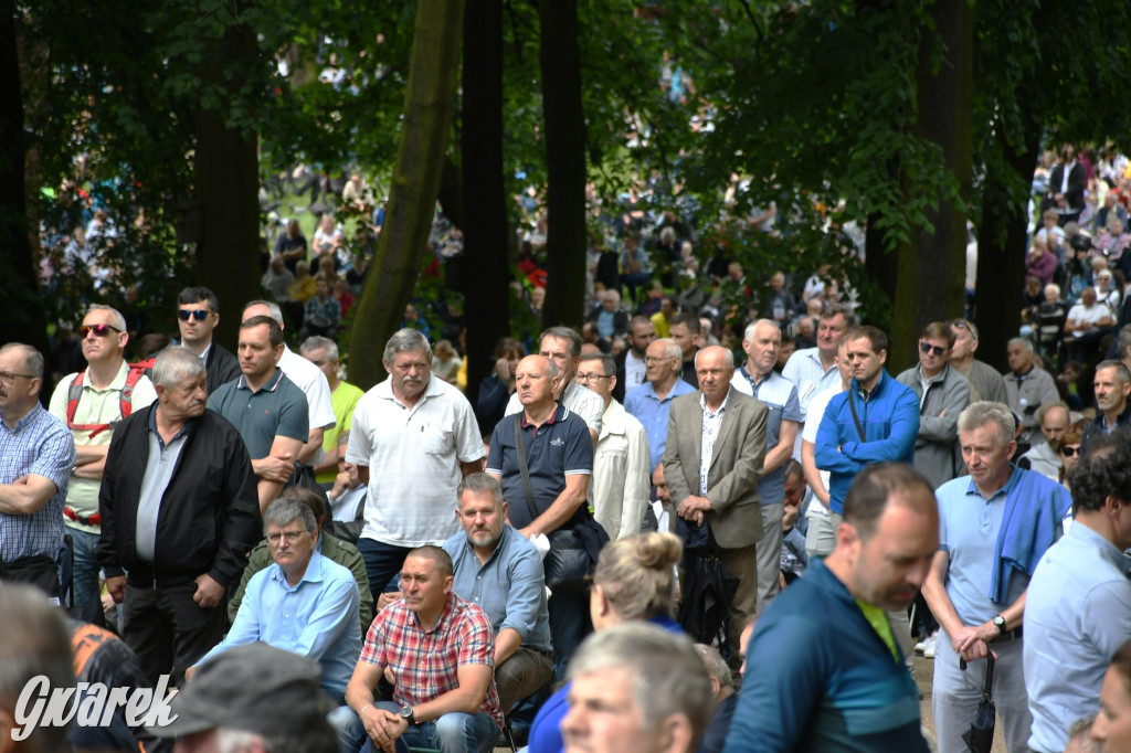 Tysiące pielgrzymów w Piekarach Śląskich