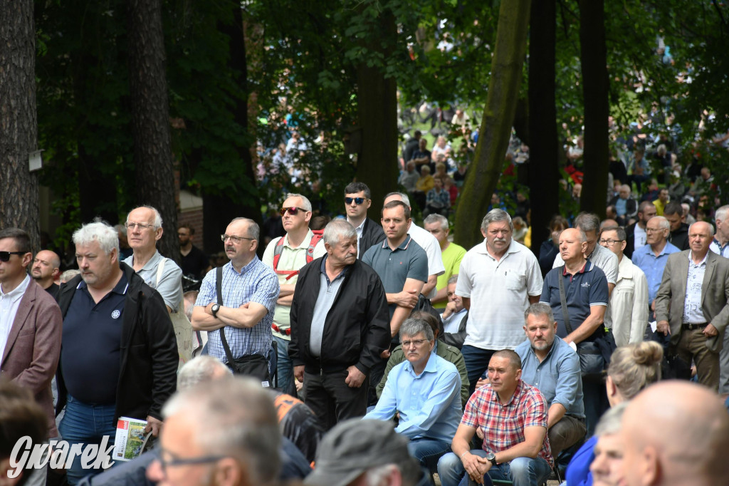 Tysiące pielgrzymów w Piekarach Śląskich