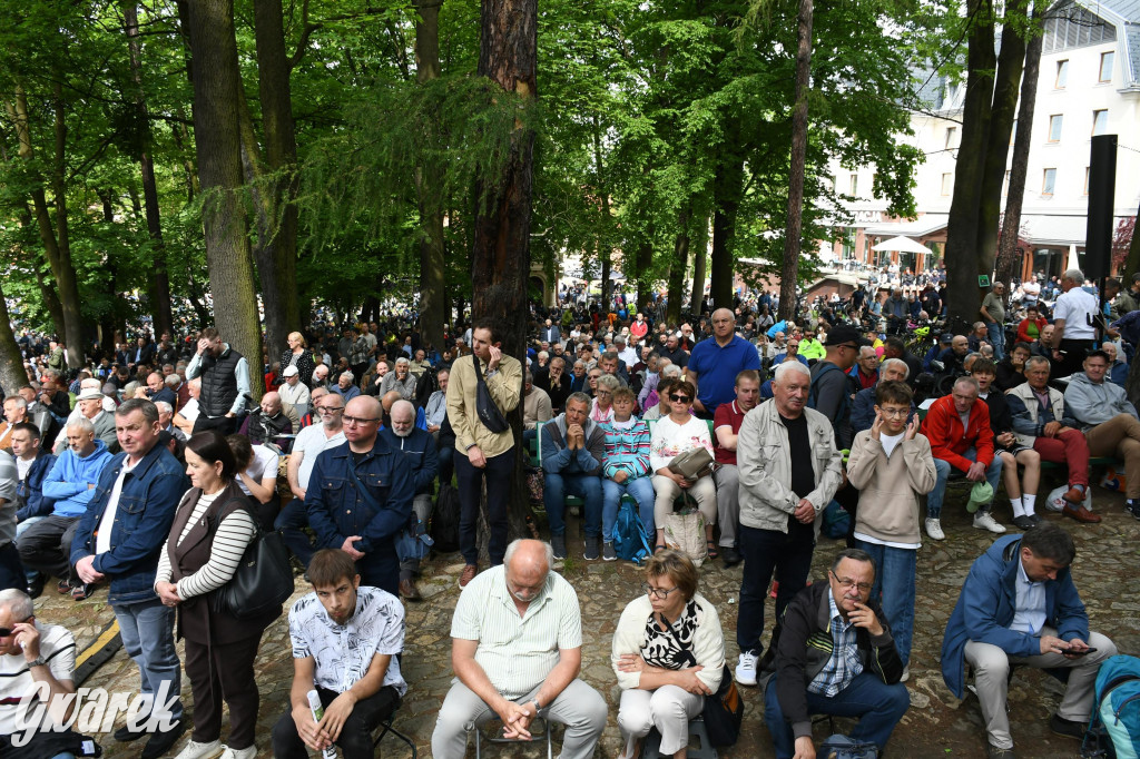 Tysiące pielgrzymów w Piekarach Śląskich