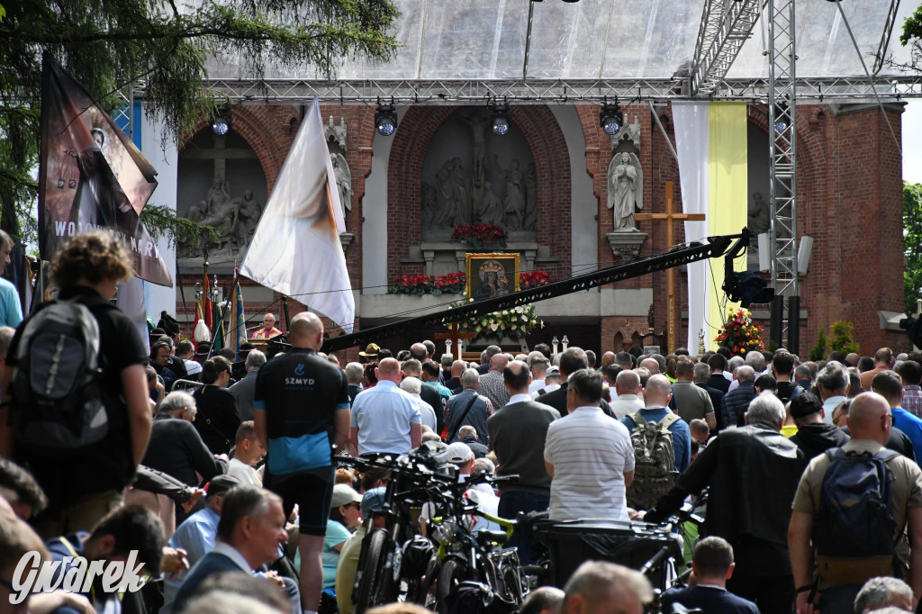 Tysiące pielgrzymów w Piekarach Śląskich