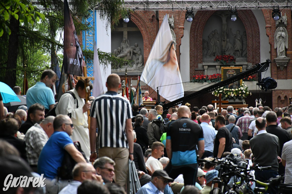 Tysiące pielgrzymów w Piekarach Śląskich