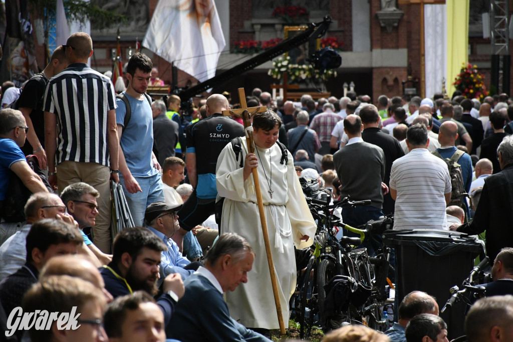Tysiące pielgrzymów w Piekarach Śląskich
