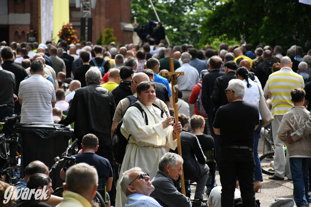 Tysiące pielgrzymów w Piekarach Śląskich