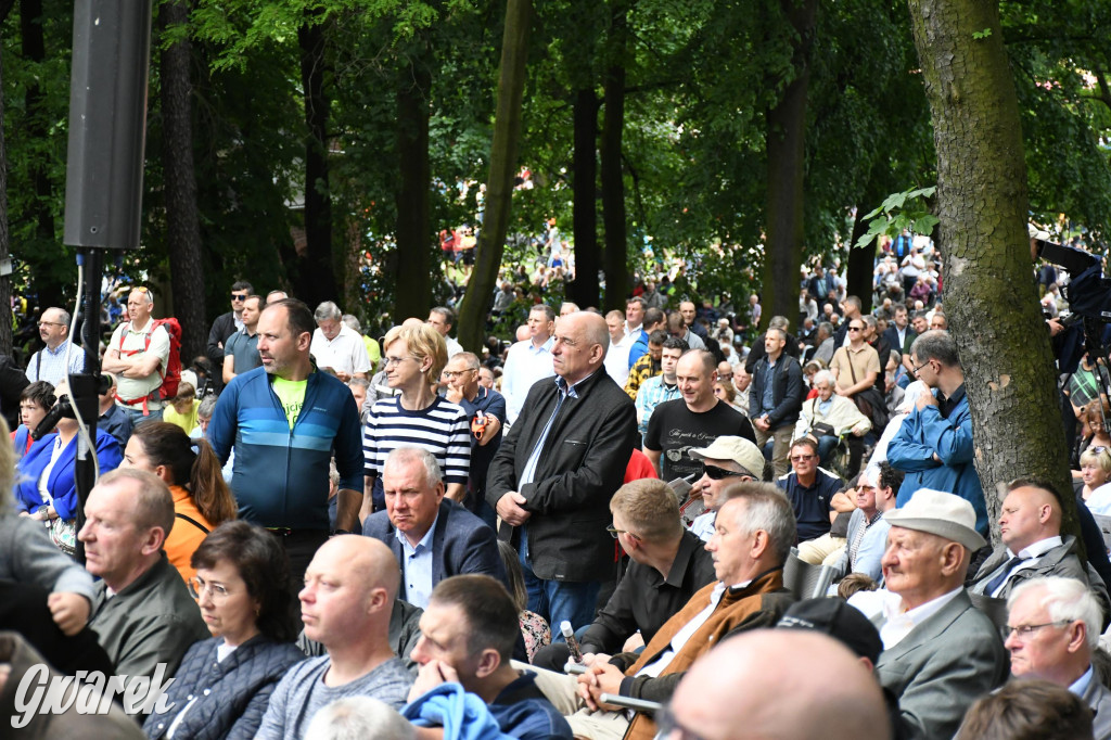 Tysiące pielgrzymów w Piekarach Śląskich