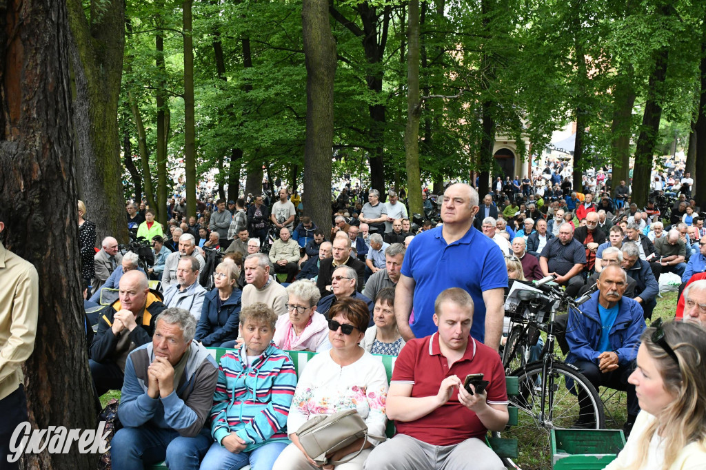 Tysiące pielgrzymów w Piekarach Śląskich