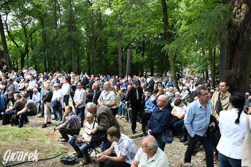 Tysiące pielgrzymów w Piekarach Śląskich