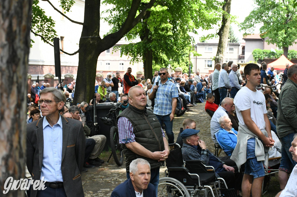 Tysiące pielgrzymów w Piekarach Śląskich