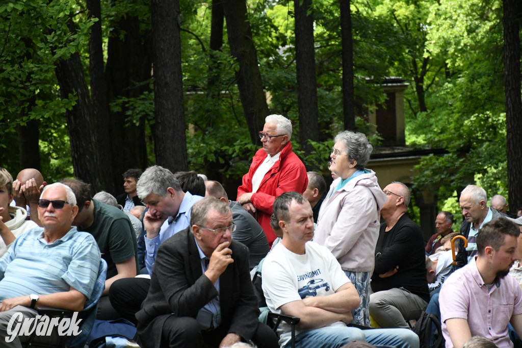Tysiące pielgrzymów w Piekarach Śląskich