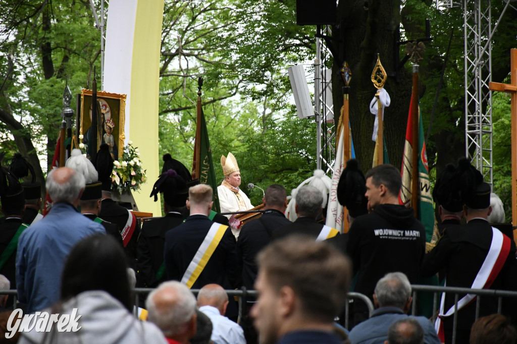 Tysiące pielgrzymów w Piekarach Śląskich
