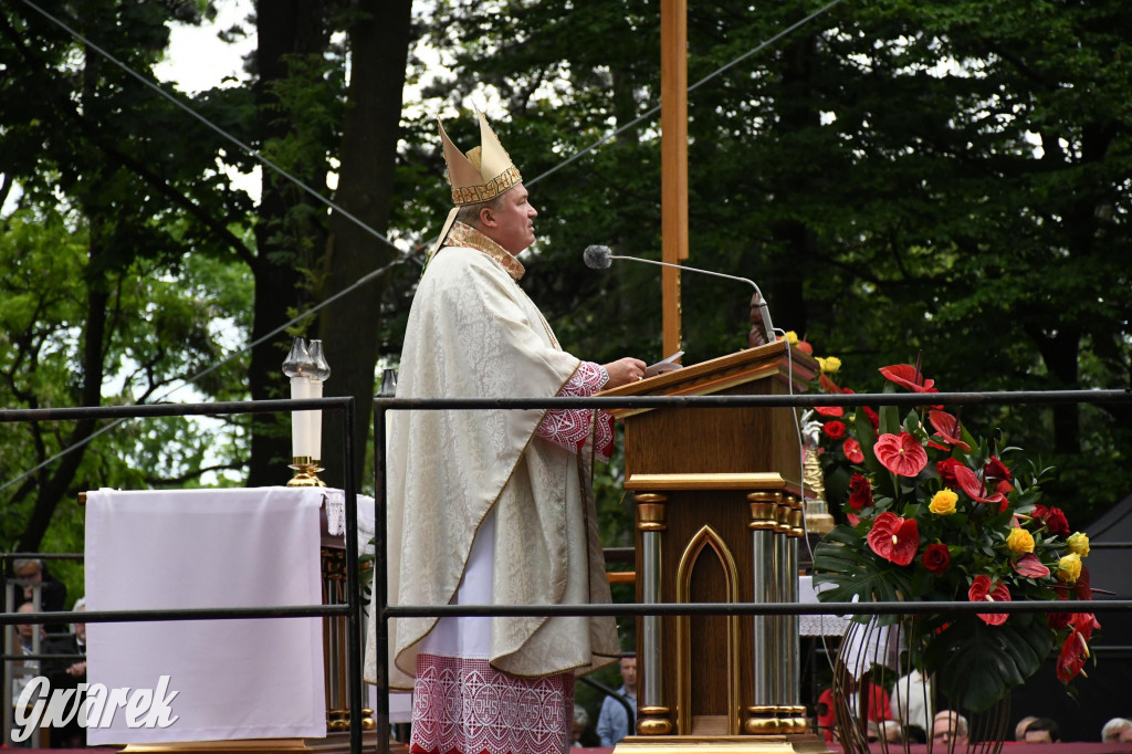 Tysiące pielgrzymów w Piekarach Śląskich