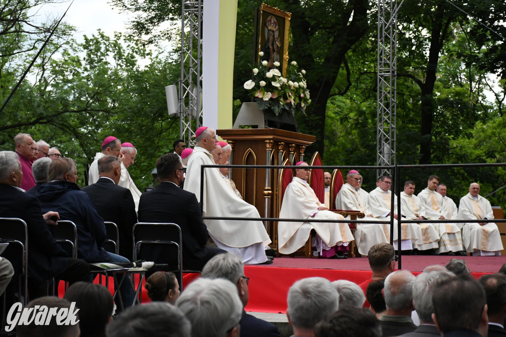 Tysiące pielgrzymów w Piekarach Śląskich