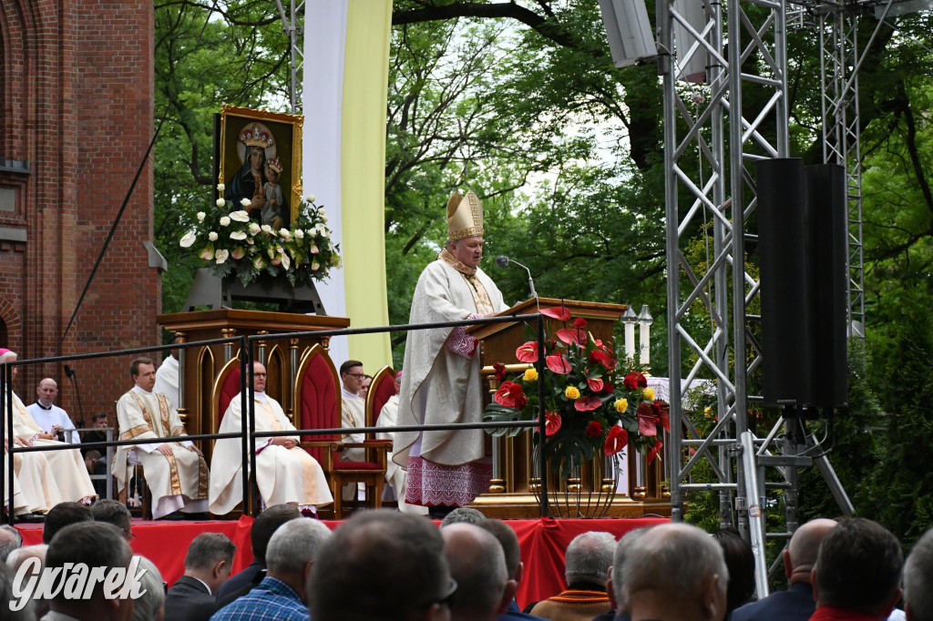Tysiące pielgrzymów w Piekarach Śląskich