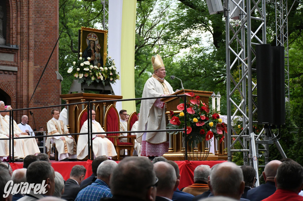 Tysiące pielgrzymów w Piekarach Śląskich