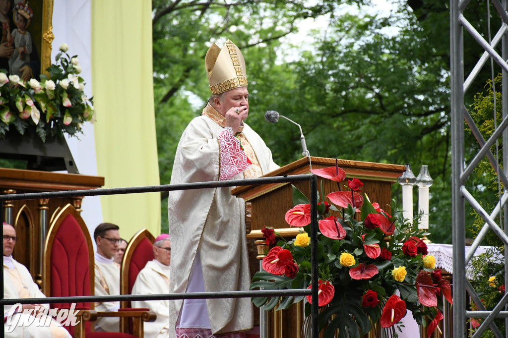 Tysiące pielgrzymów w Piekarach Śląskich