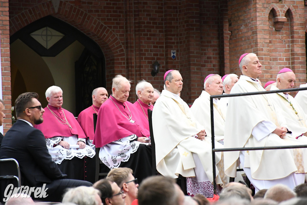 Tysiące pielgrzymów w Piekarach Śląskich