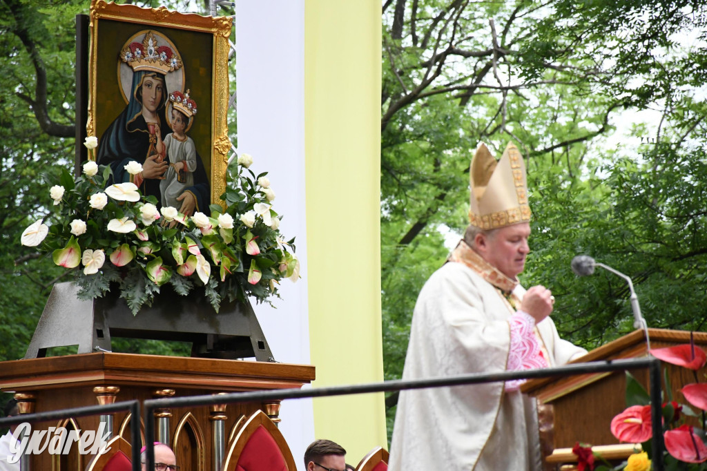 Tysiące pielgrzymów w Piekarach Śląskich