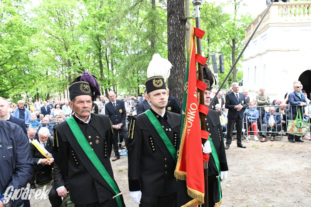 Tysiące pielgrzymów w Piekarach Śląskich