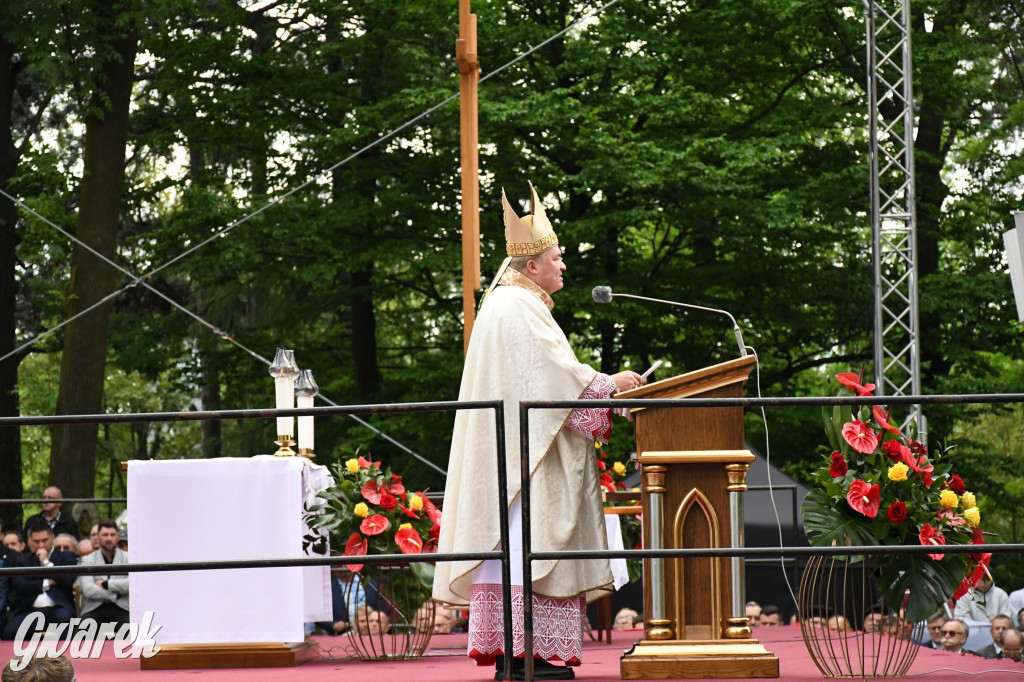 Tysiące pielgrzymów w Piekarach Śląskich