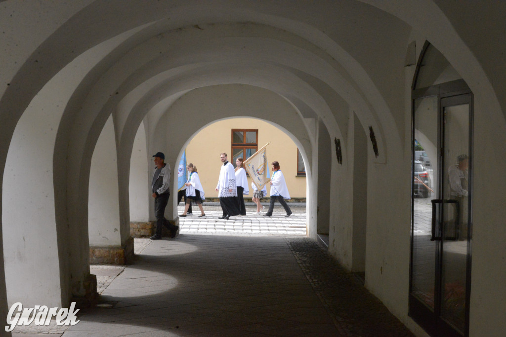 Tarnowskie Góry. Procesja Bożego Ciała na ulicach miasta