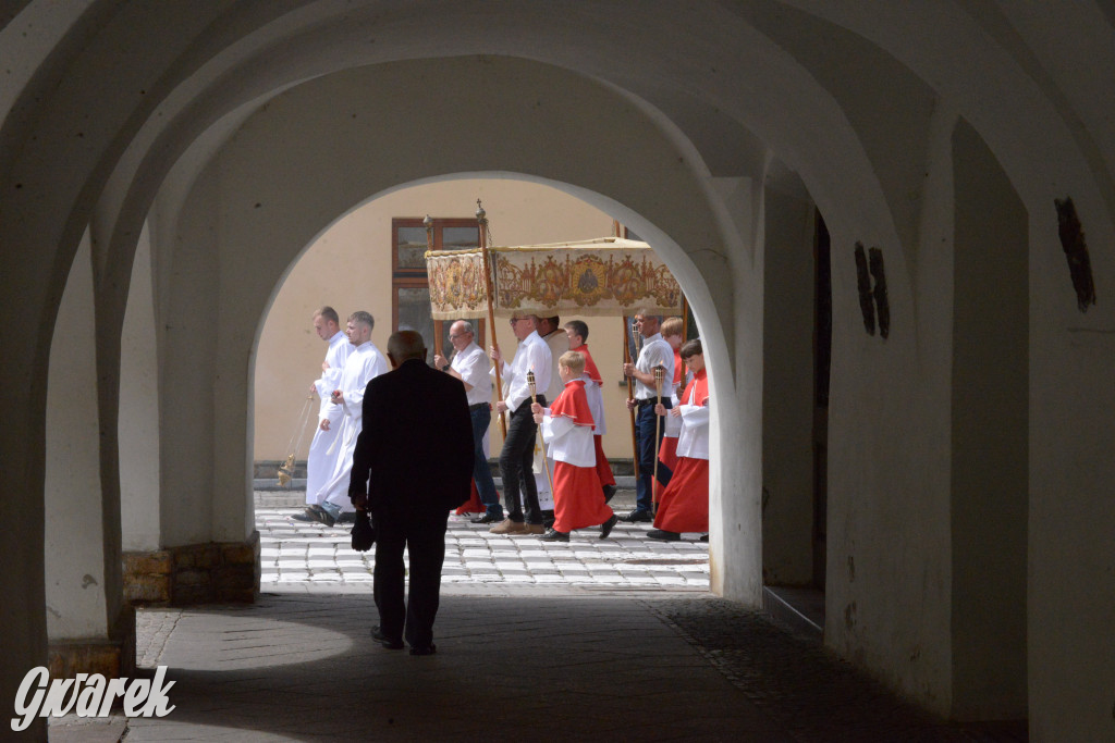 Tarnowskie Góry. Procesja Bożego Ciała na ulicach miasta