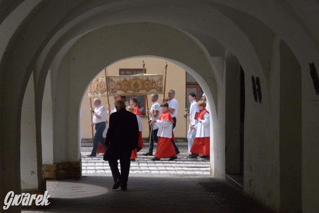 Tarnowskie Góry. Procesja Bożego Ciała na ulicach miasta