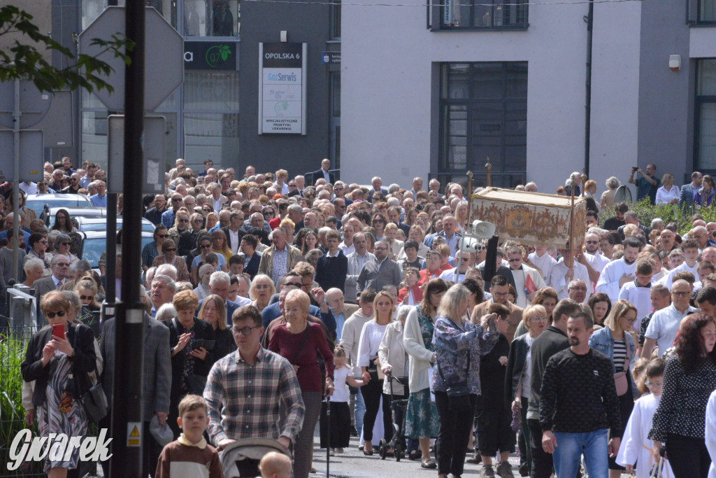Tarnowskie Góry. Procesja Bożego Ciała na ulicach miasta