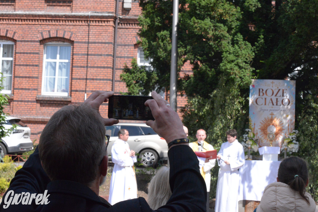 Tarnowskie Góry. Procesja Bożego Ciała na ulicach miasta